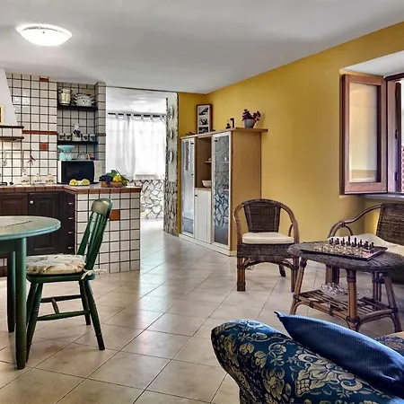 Priora Sleeps 5 Pool Wifi